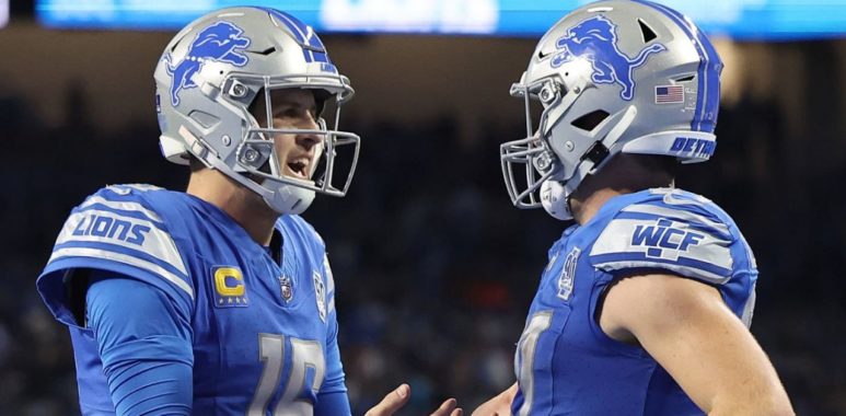 QB Jared Goff (izquierda) y TE Sam LaPorta (derecha), Detroit Lions